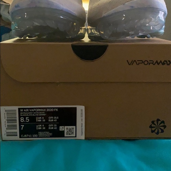 Nike shoes - Picture 2 of 3